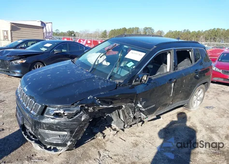 2018 Jeep Compass Latitude 4X4 из США, поврежденный, VIN 3C4NJDBBXJT176258